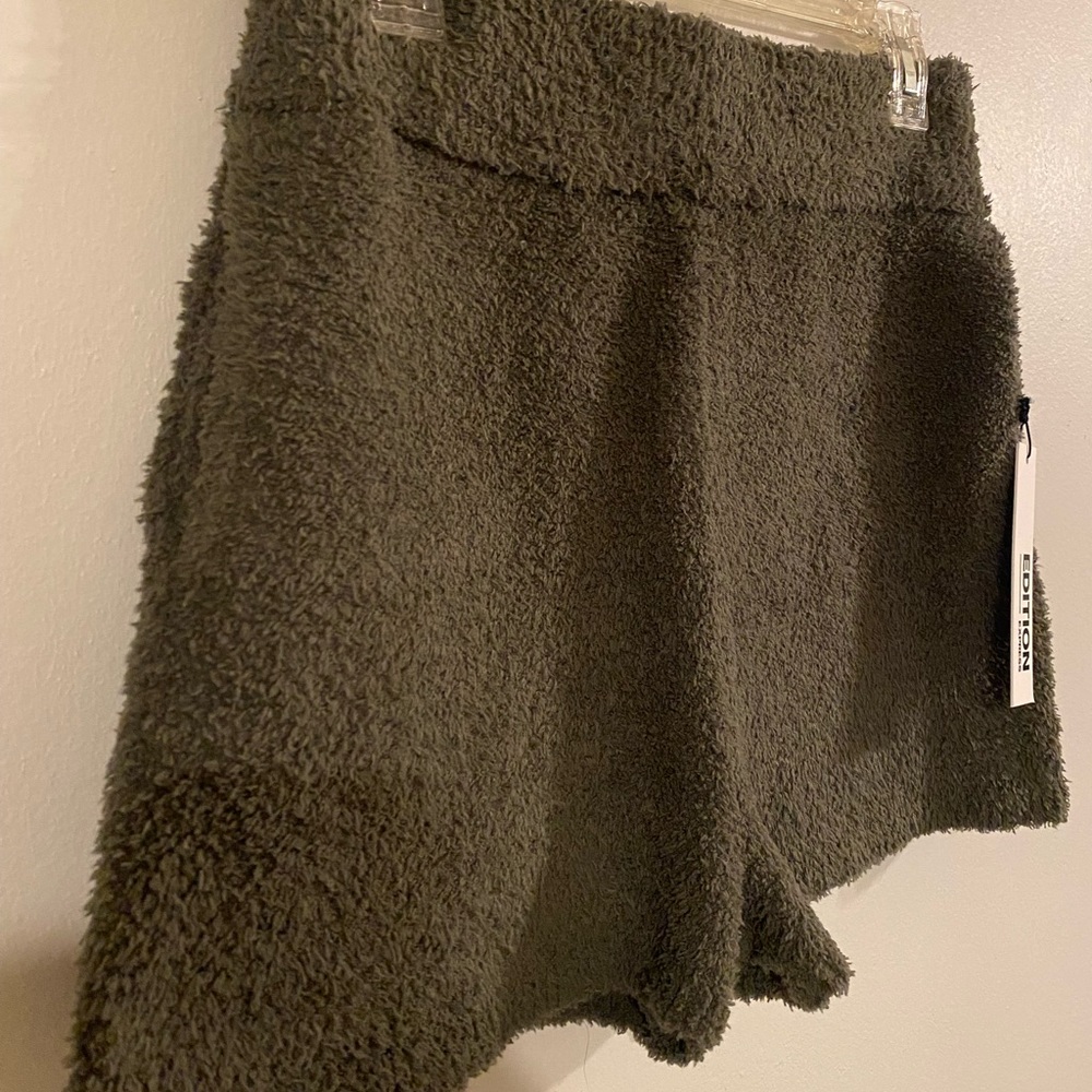 Express green Sherpa shorts - Picture 4 of 4